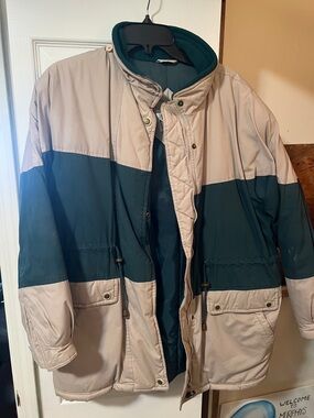 Men's Two-Tone Parka Jacket in Beige and Forest Green vintage